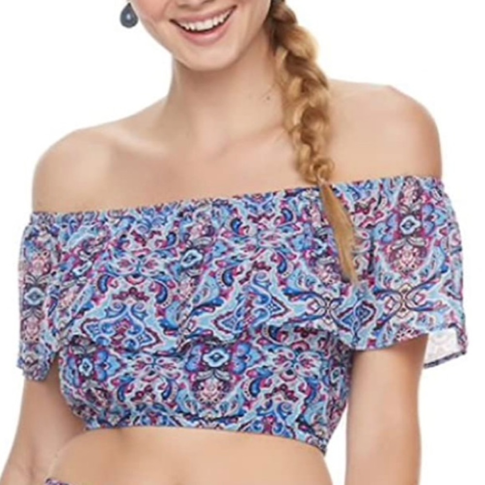 NWT Speechless off shoulder crop top